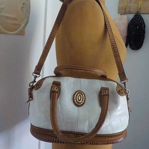 JACKSON Handbags - Handbag/CrossBody Zip Open Bottom Section